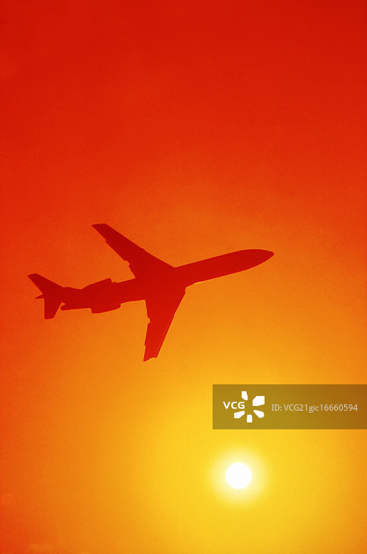 阳光下的飞机图片素材
