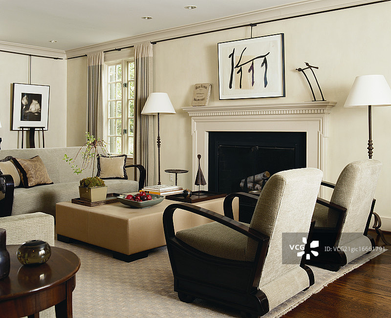 客厅中的柔和色彩图片素材