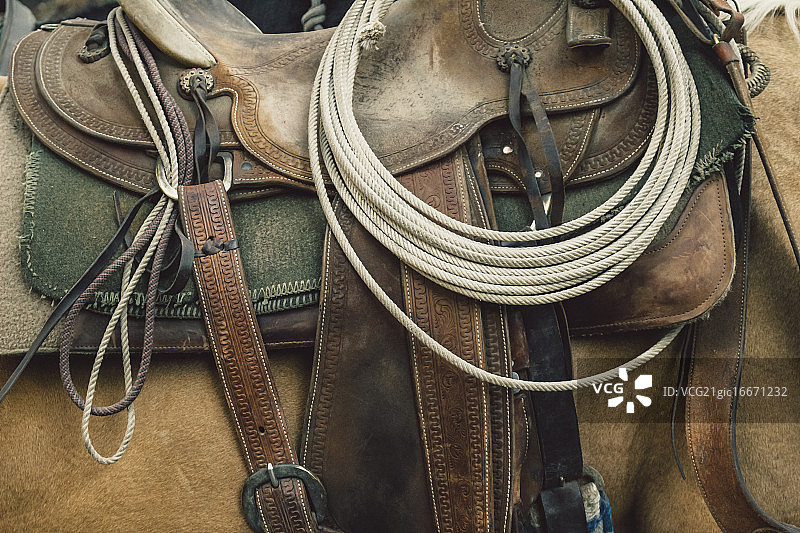 马鞍和毯子特写图片素材