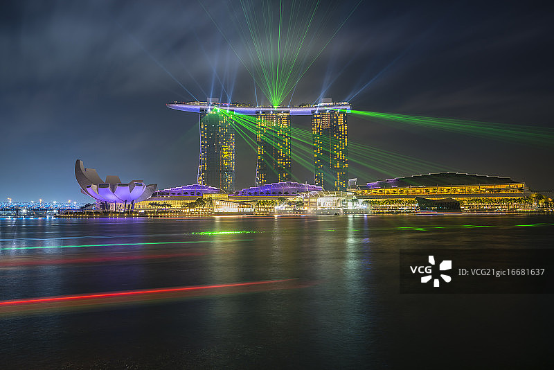 新加坡金沙酒店灯光夜景图片素材