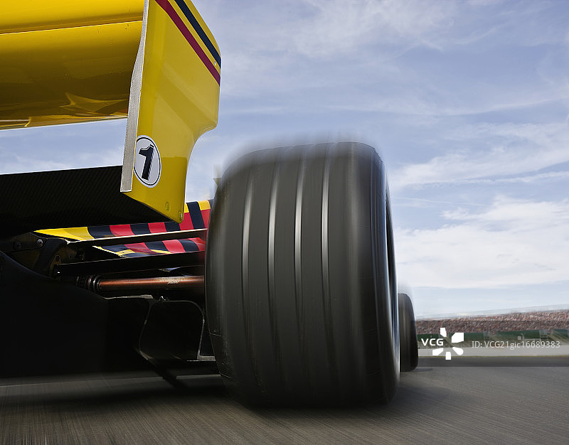 开轮单座赛车的轮胎和后翼图片素材