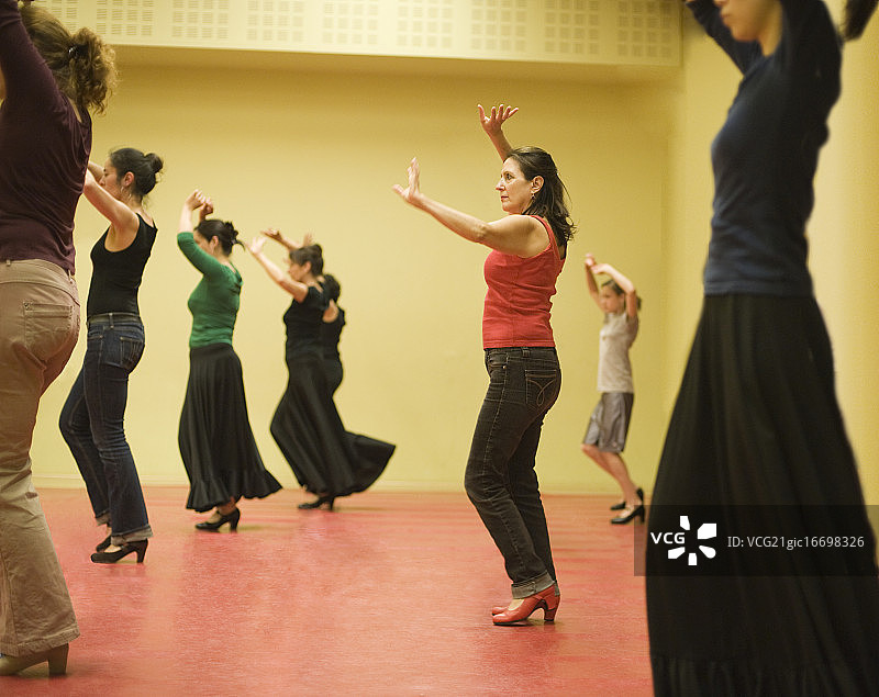 舞蹈工作室里的舞者图片素材