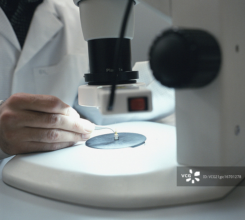 在医学实验室做研究的科学家图片素材