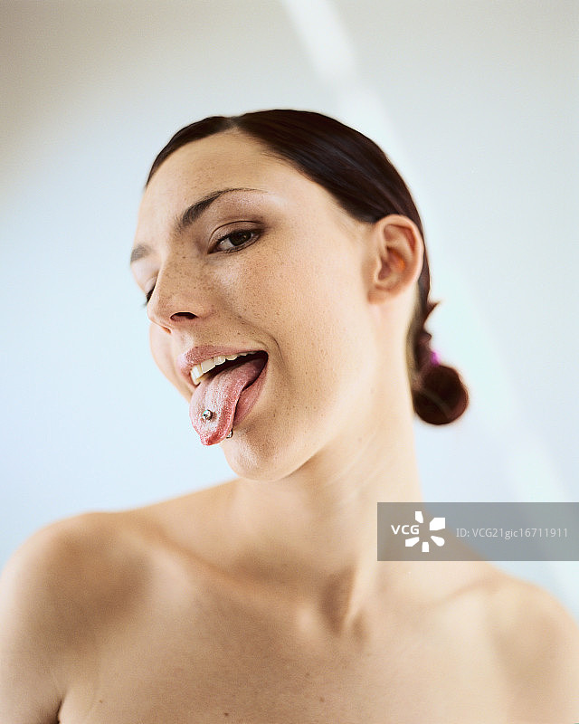 吐舌头的女人图片素材