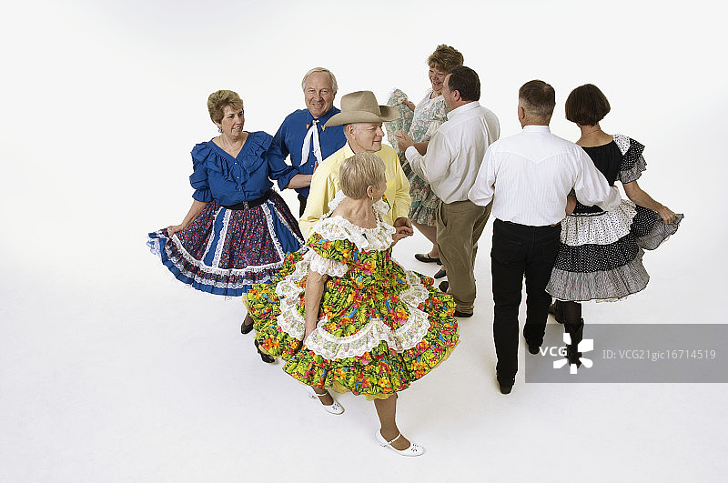 老年人跳方块舞图片素材