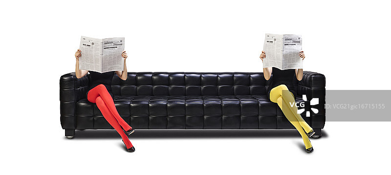 坐在沙发上的女人图片素材