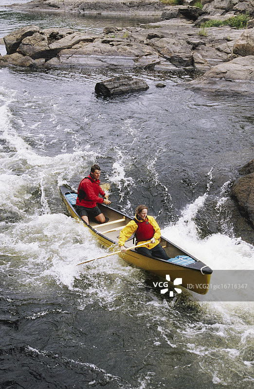 在安大略省帕默斯普林斯划独木舟图片素材
