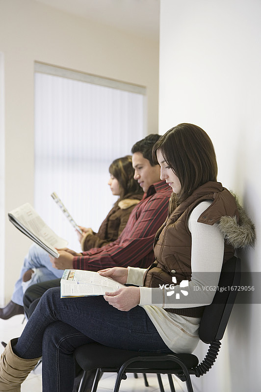 等待就诊的病人图片素材