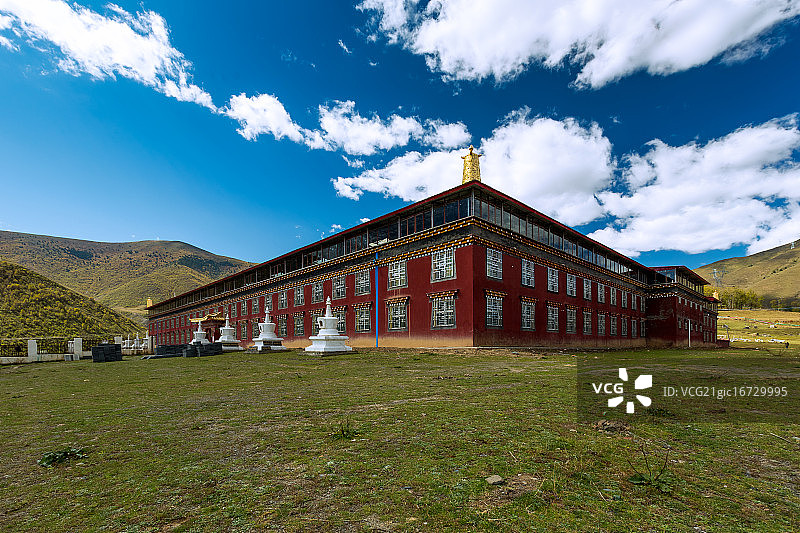 中国新都桥里居佛学院风光图片素材