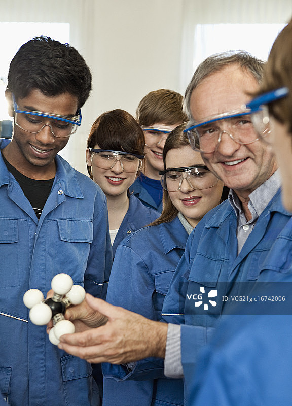 学习化学工程的学生图片素材