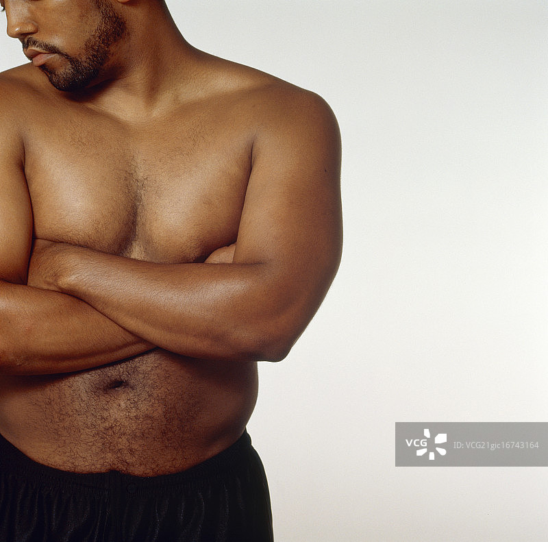 穿着黑色平角内裤的男人图片素材