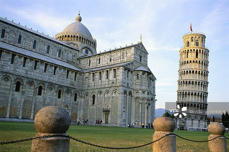 教堂和比萨斜塔图片素材