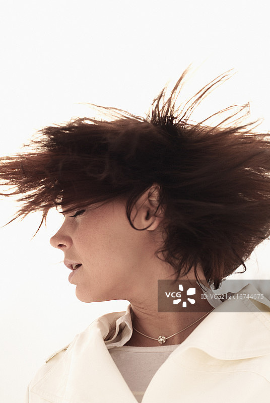 女人摇头图片素材