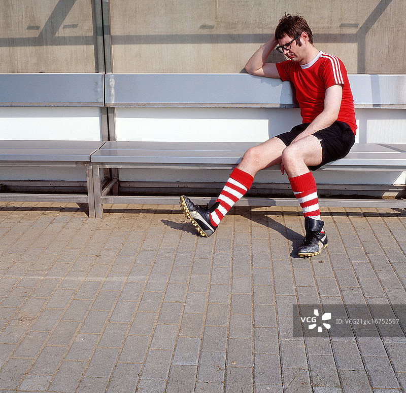 替补席上的足球运动员图片素材