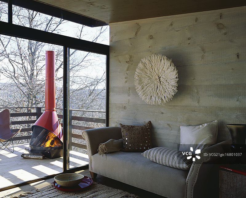 预制房屋露台上的壁炉图片素材