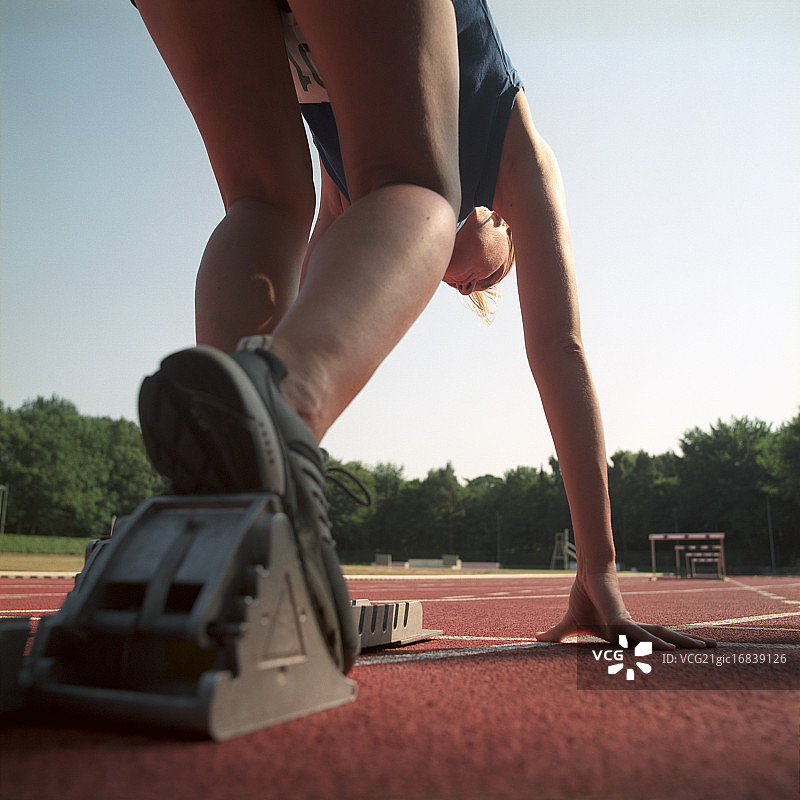 跑步者在起跑位置图片素材