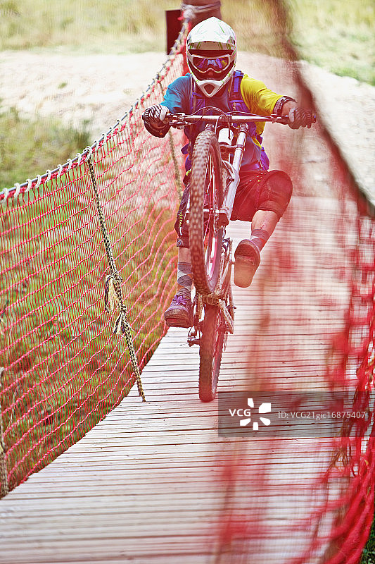 骑行者翘头图片素材