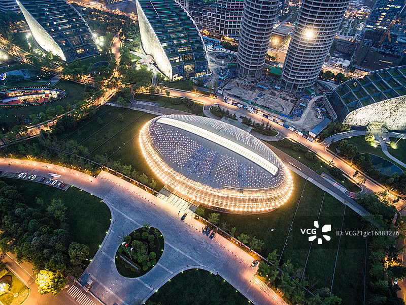 成都市天府大道银泰中心图片素材