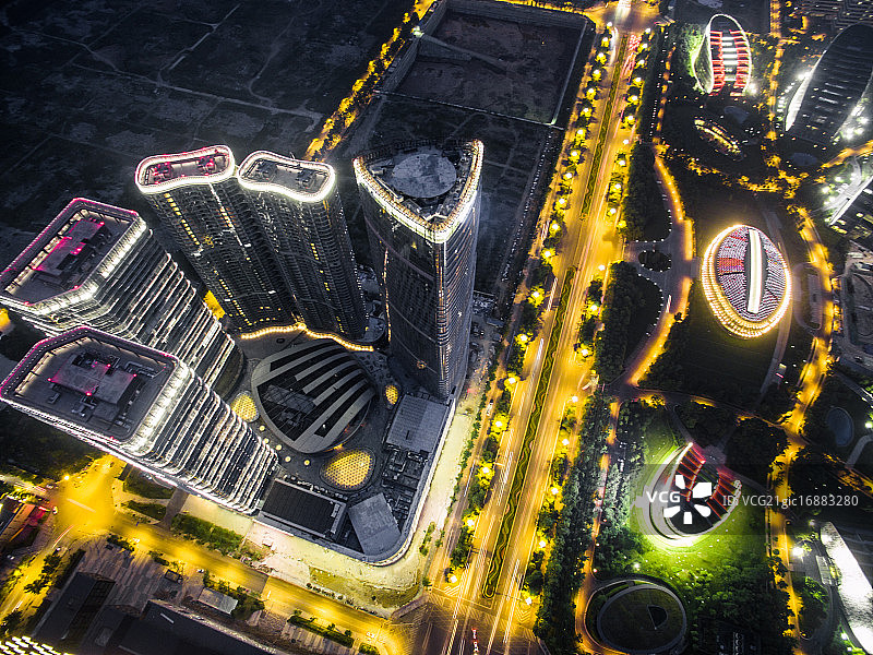 成都市天府大道银泰中心图片素材