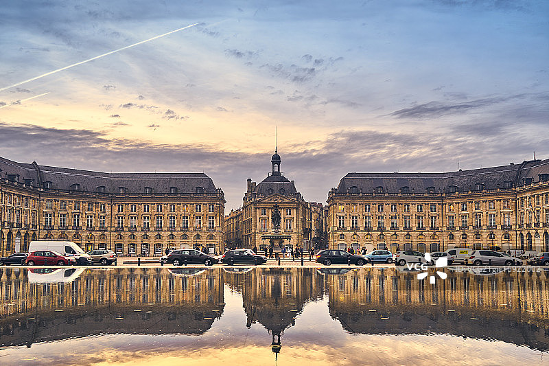 水面镜像图片素材