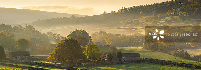 约克郡山谷的黎明图片素材