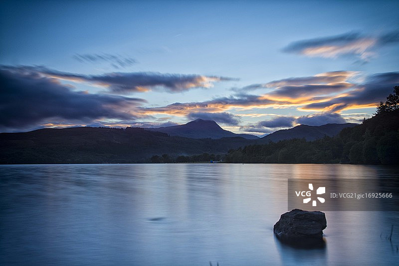 本洛蒙德山的日落图片素材