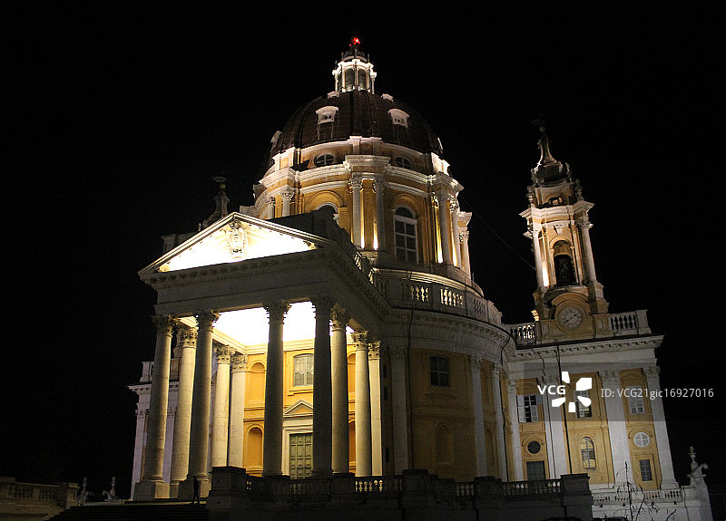 夜幕下的SUPERGA教堂图片素材