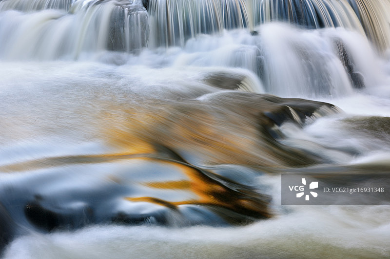 秋季邦德瀑布群图片素材