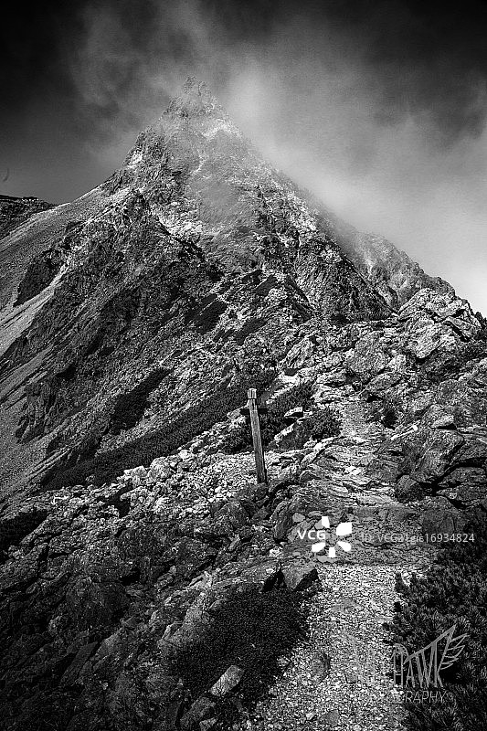 通往枪岳的道路图片素材