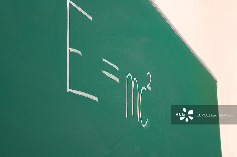 学校黑板上的公式图片素材
