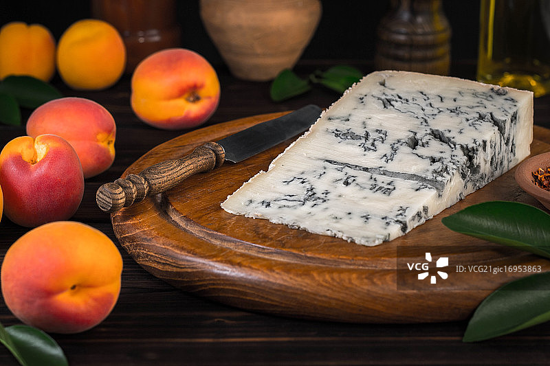 戈贡佐拉奶酪和杏子图片素材