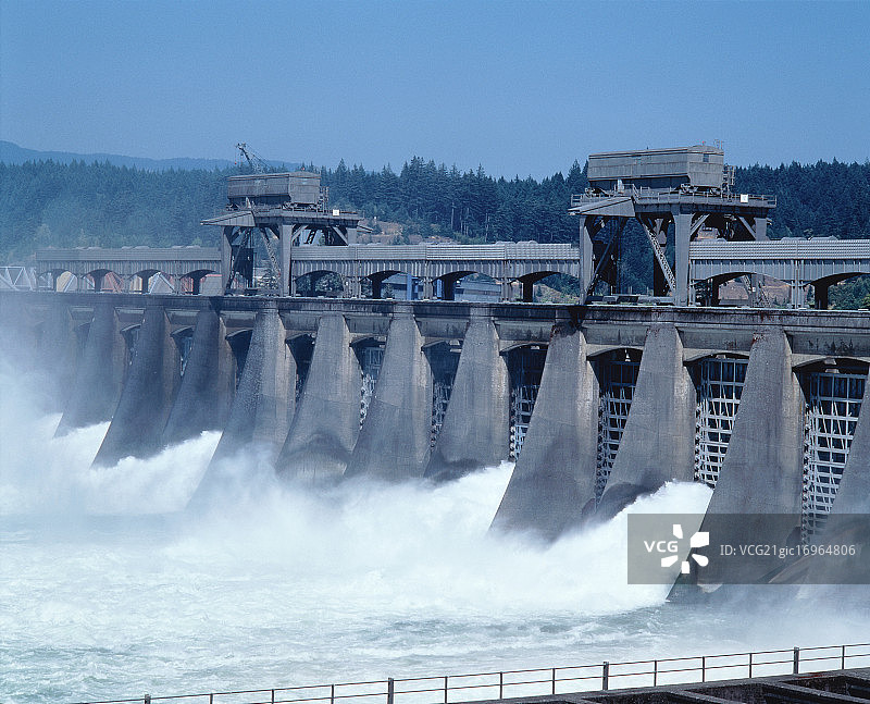 博纳维尔水坝的流水图片素材