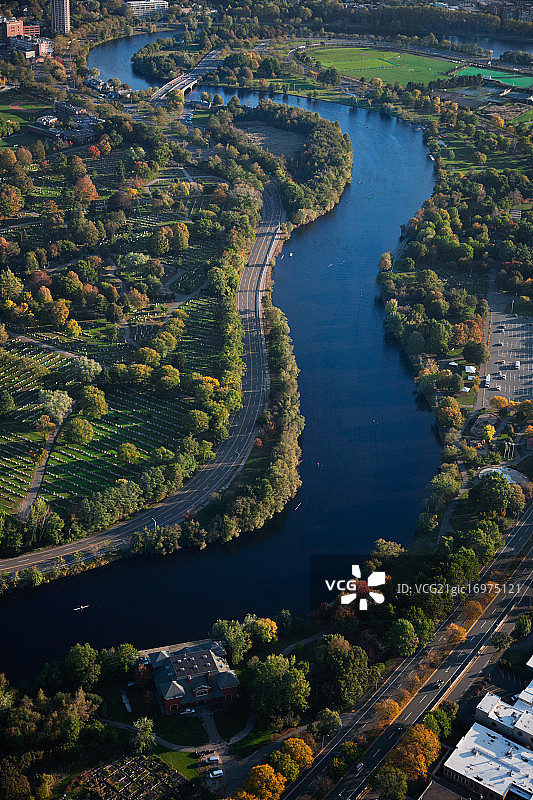 查尔斯河、剑桥、波士顿和新英格兰的日出航拍图片素材