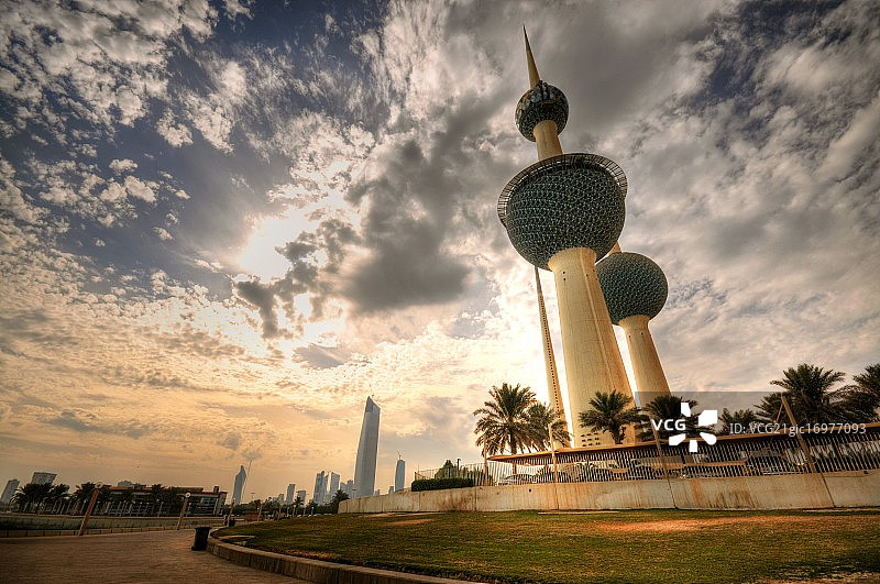 日落前的科威特塔图片素材