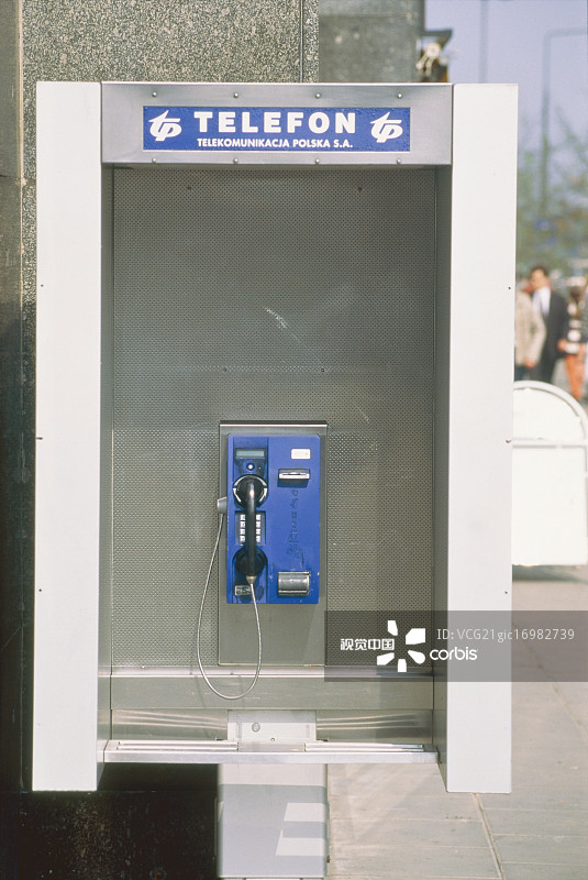 波兰华沙的开放式电话亭图片素材