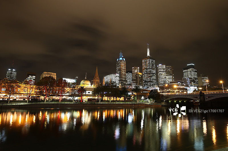 夜幕下的亚拉河东北方向景观图片素材