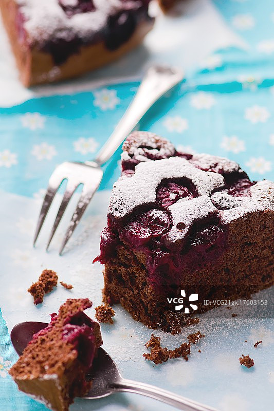 樱桃巧克力派切片图片素材