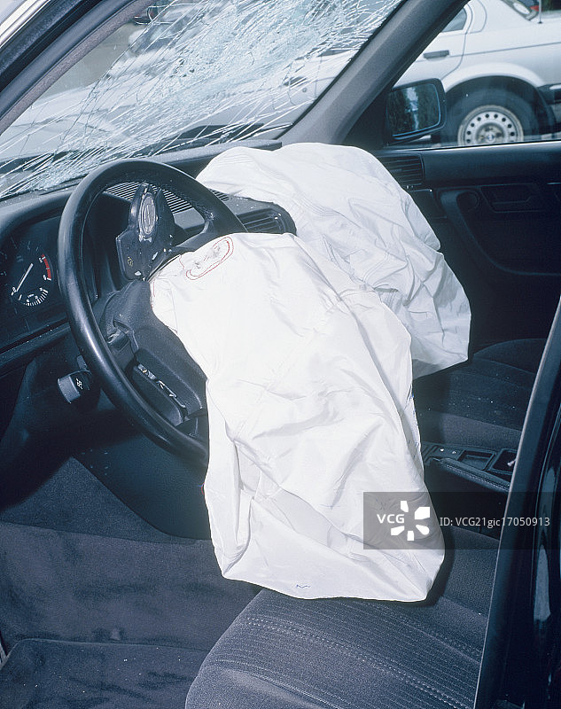 车祸和挡风玻璃破碎图片素材