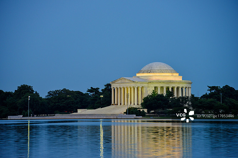 从马丁·路德·金纪念馆看杰斐逊纪念堂图片素材