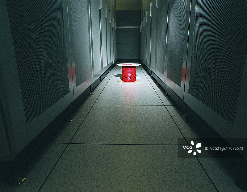 服务器机房中的电脑线缆图片素材