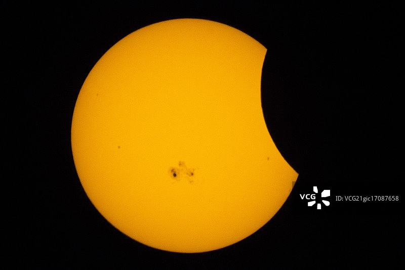 日偏食图片素材