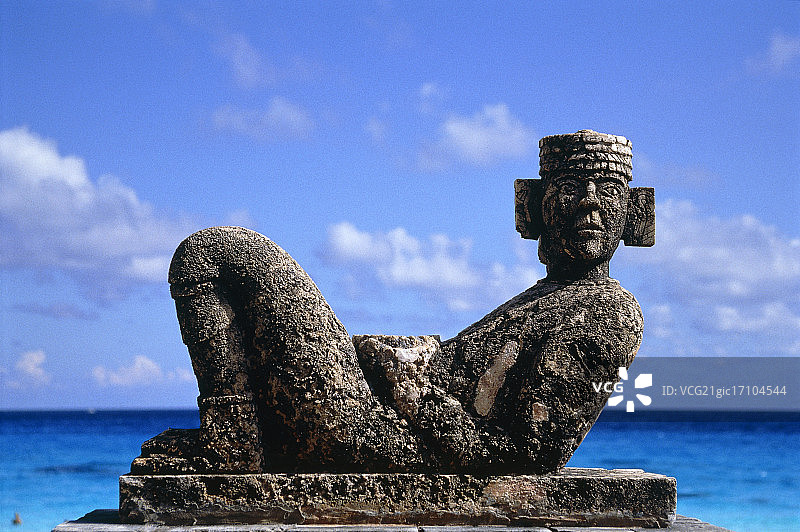 墨西哥坎昆海边的雕塑图片素材