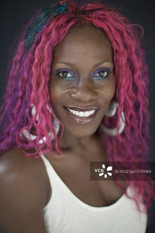 粉色头发的女人图片素材