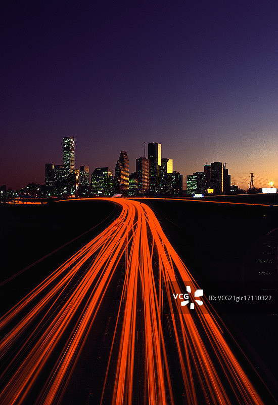 高速公路与休斯顿天际线图片素材