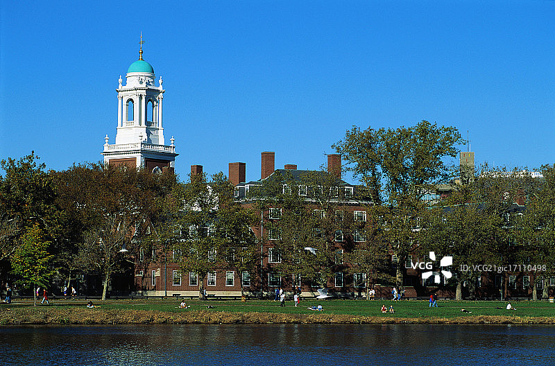 哈佛大学校园内的建筑图片素材