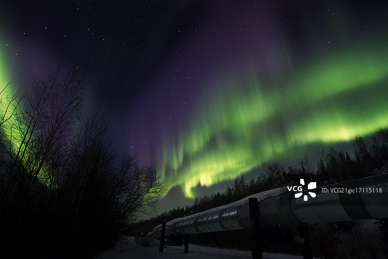 管道上的波浪图片素材