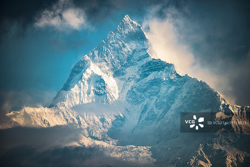 喜马拉雅山脉的鱼尾峰，尼泊尔图片素材