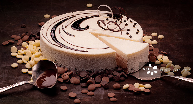 三层巧克力蛋糕图片素材