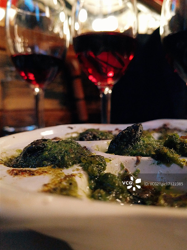 法式蜗牛与红酒图片素材