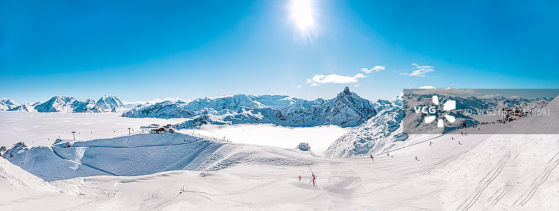 法国阿尔卑斯山脉冬季景观全景图片素材